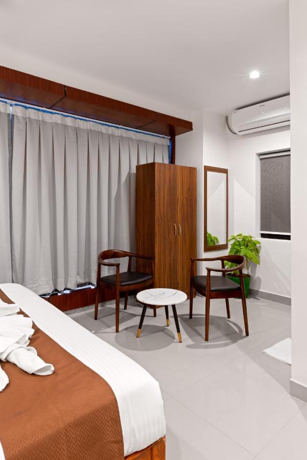 The Elite Hotel Hyderabad Exterior foto