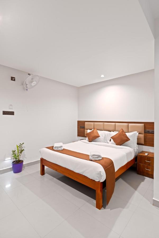 The Elite Hotel Hyderabad Exterior foto
