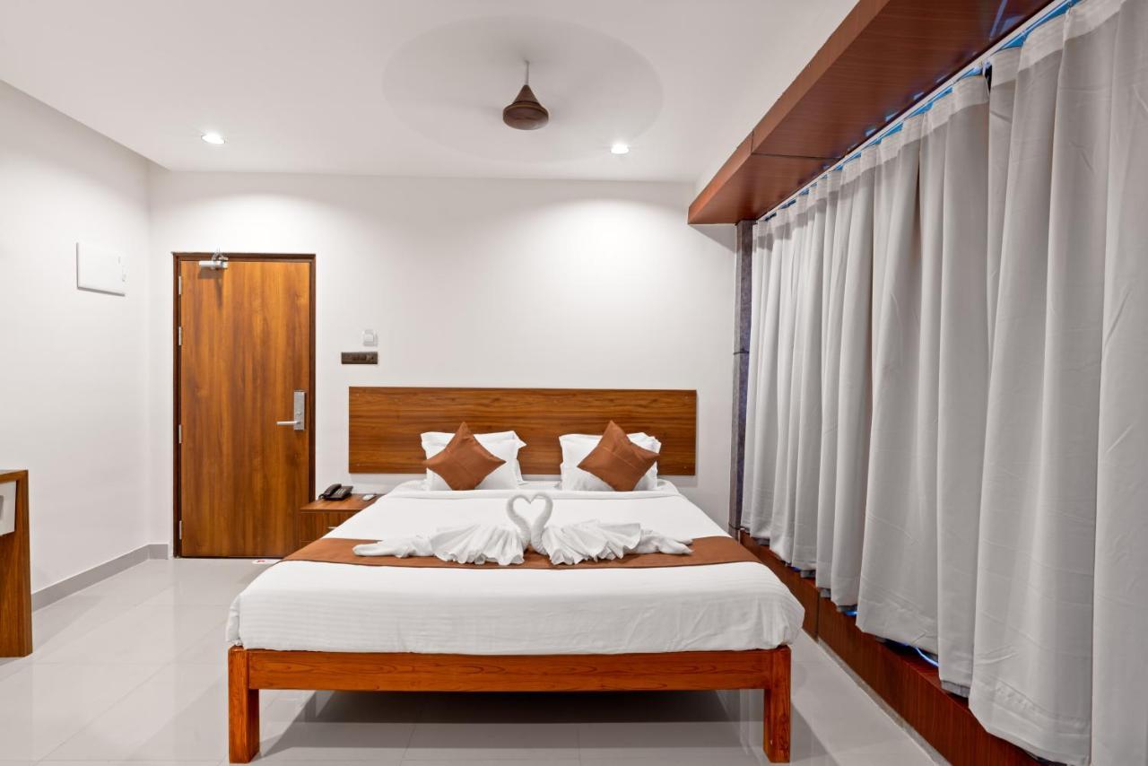 The Elite Hotel Hyderabad Exterior foto